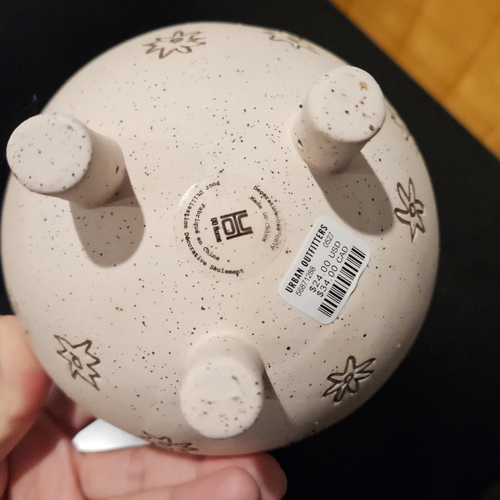 Charming Cream Ceramic Planter - Picture 6 of 6